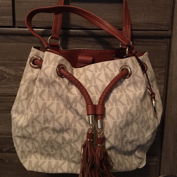 Michael Kors - handbag and matching wallet. - Picture 2 of 3